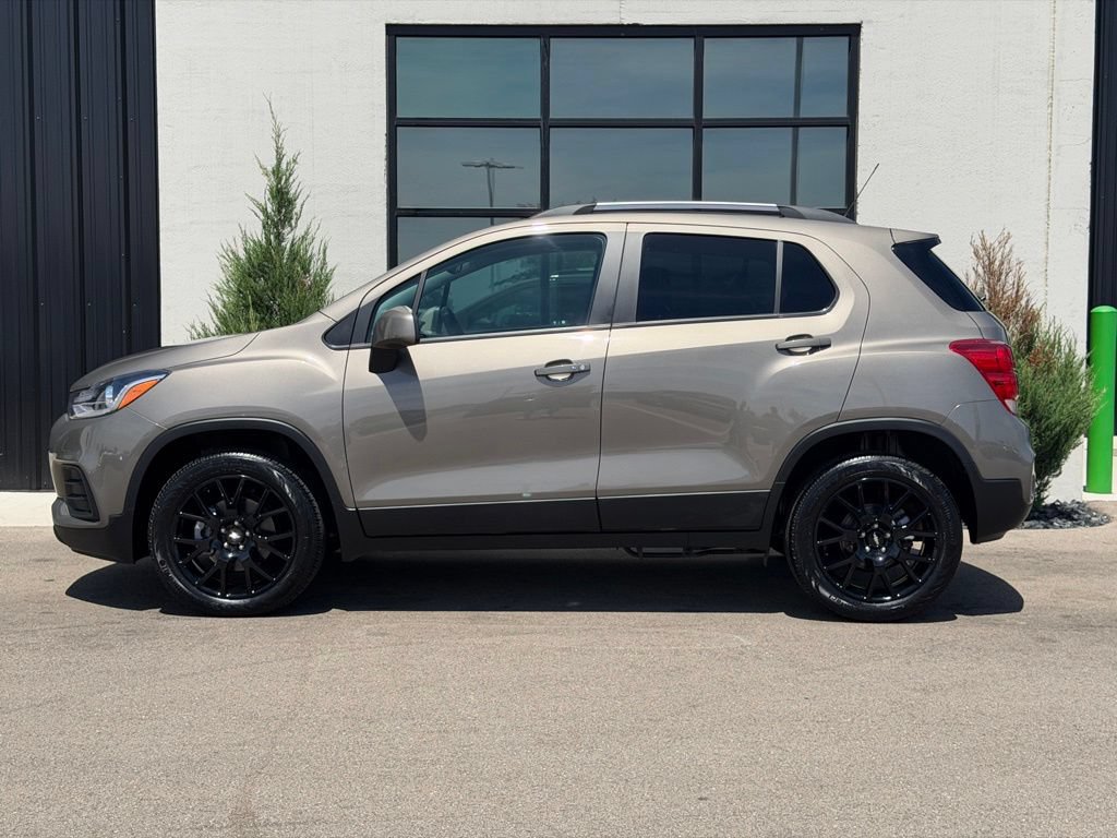 Used 2022 Chevrolet Trax LT w/ Driver Confidence Package AWD/4WD image 2
