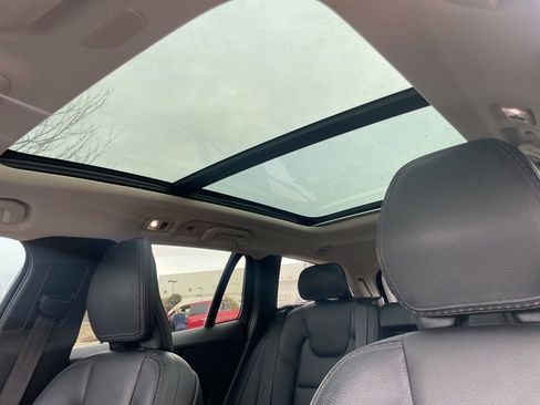 Used 2020 Volvo V60 T5 Cross Country image 6