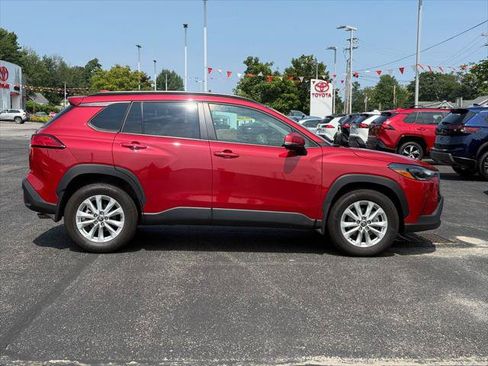 Certified 2024 Toyota Corolla Cross LE w/ Moonroof Package AWD/4WD image 7
