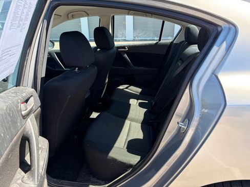 Used 2013 MAZDA MAZDA3 i Touring FWD image 10