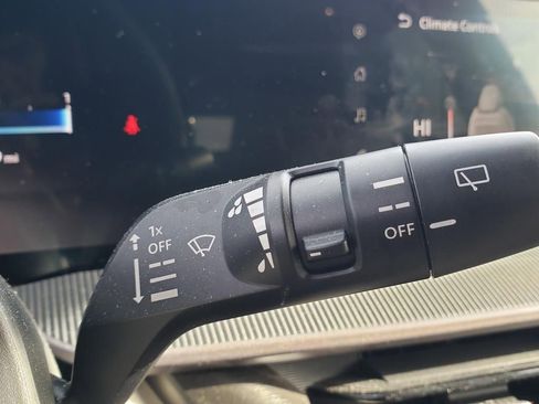 Used 2025 Nissan Murano SV image 36