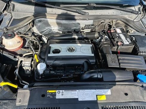 Used 2017 Volkswagen Tiguan Limited w/ Alloy Wheels Package FWD image 12