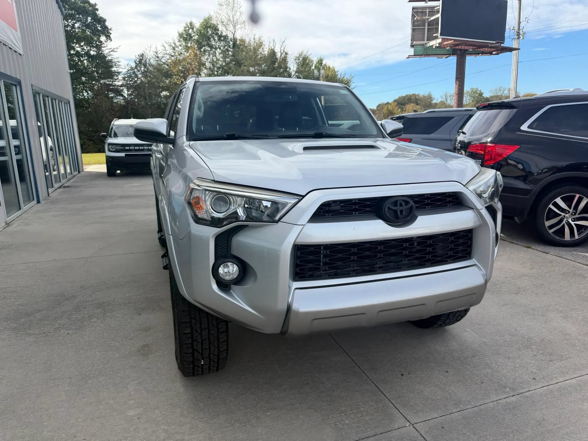 Used 2018 Toyota 4Runner TRD Off-Road AWD/4WD image 25