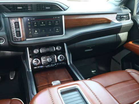 Used 2023 GMC Yukon XL Denali Ultimate image 12