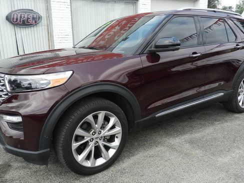 Used 2022 Ford Explorer Platinum w/ Equipment Group 601A AWD/4WD image 3