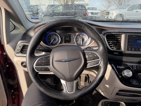 Used 2019 Chrysler Pacifica LX image 16