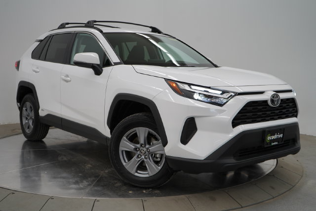 Used 2025 Toyota RAV4 XLE AWD/4WD image 3