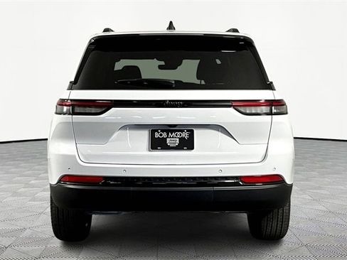 New 2025 Jeep Grand Cherokee Laredo image 5