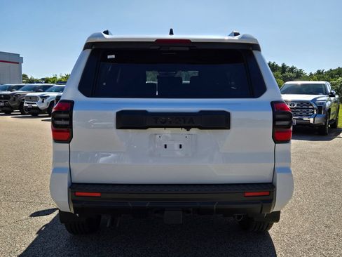 Used 2025 Toyota 4Runner SR5 AWD/4WD image 4