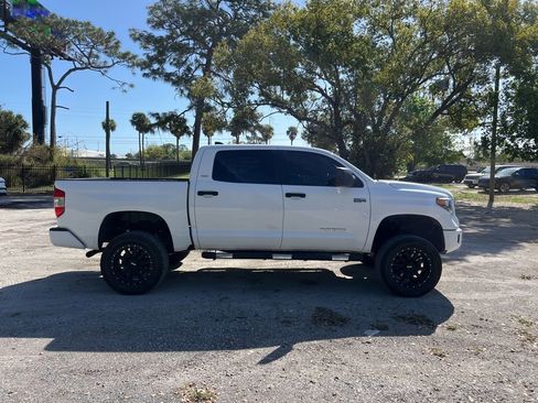 Used 2020 Toyota Tundra SR5 w/ SR5 Upgrade Package image 18
