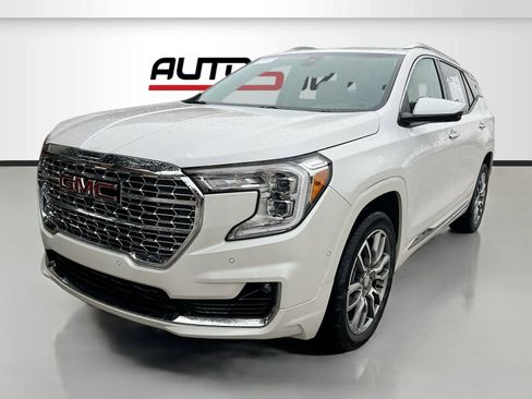 Used 2024 GMC Terrain Denali w/ Denali Premium Package image 3