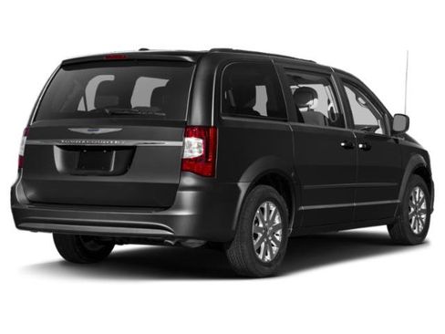 Used 2015 Chrysler Town & Country Touring image 2