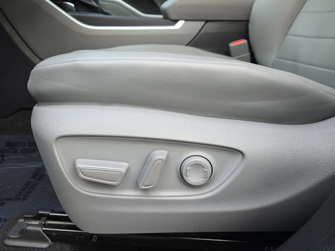 Used 2023 Toyota Highlander XLE image 26