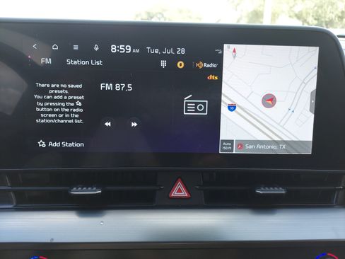 Used 2025 Kia Sportage EX FWD image 17