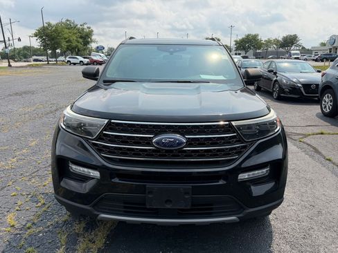 Used 2020 Ford Explorer XLT w/ Equipment Group 202A AWD/4WD image 3