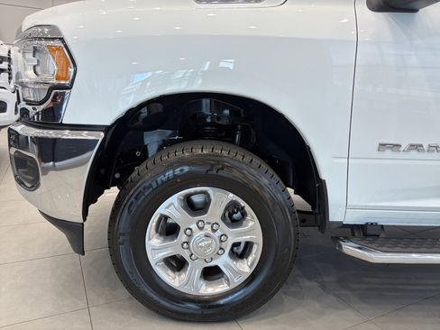 Used 2024 RAM 2500 Big Horn AWD/4WD image 10