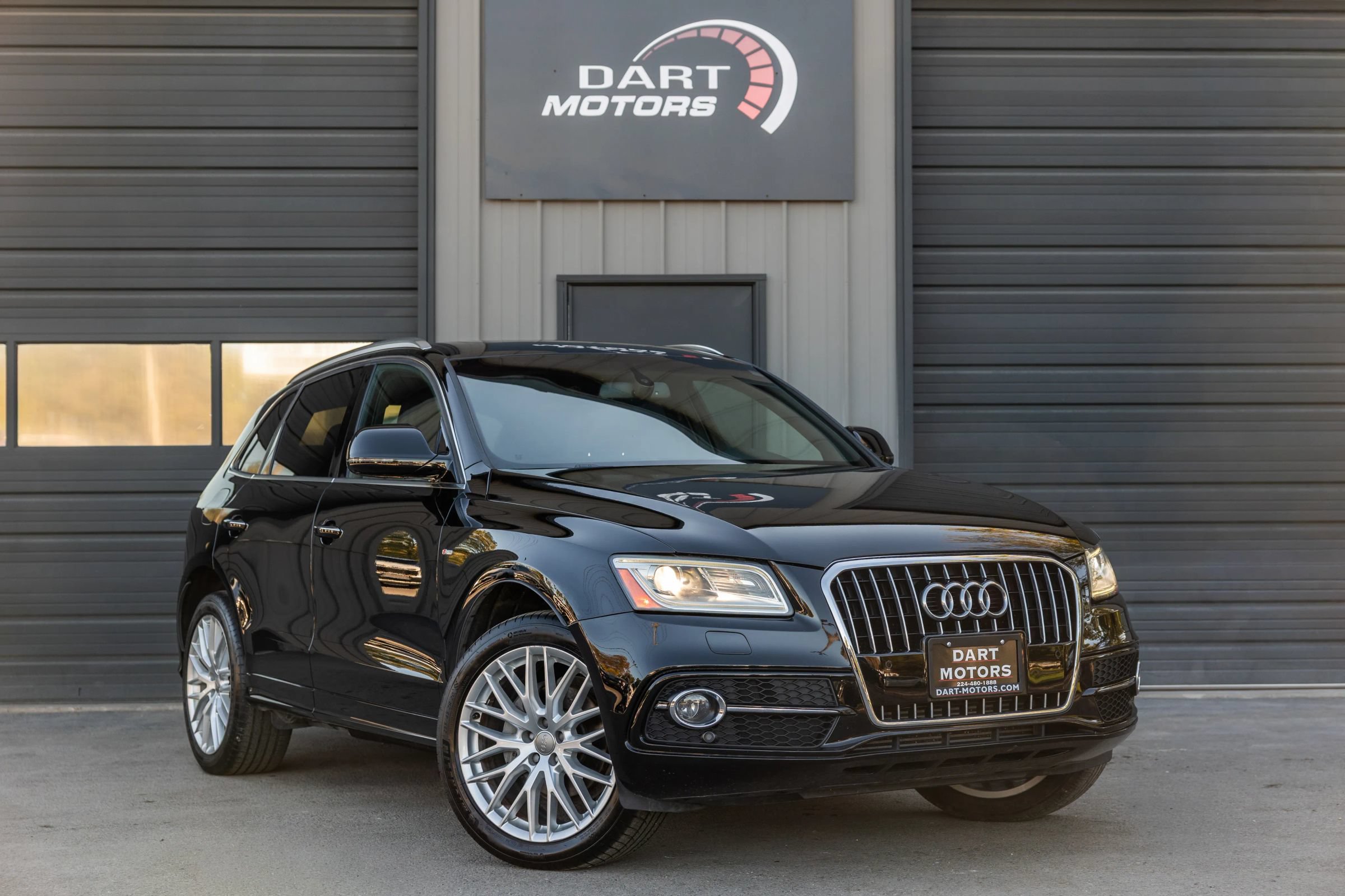 Used 2017 Audi Q5 2.0T Premium Plus w/ Technology Package AWD/4WD image 3