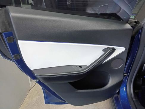 Used 2022 Tesla Model Y Long Range AWD/4WD image 31