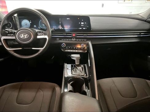 Used 2024 Hyundai Elantra SEL w/ Convenience Package image 8