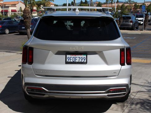 Certified 2023 Kia Sorento EX image 8