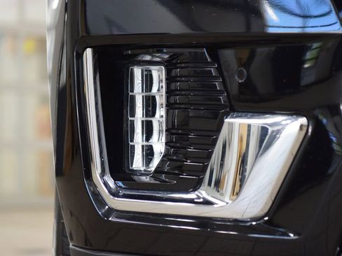 Used 2023 GMC Yukon XL SLT w/ SLT Premium Package AWD/4WD image 14