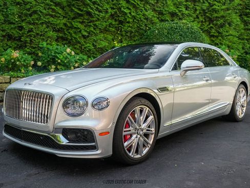 Used 2022 Bentley Flying Spur V8 image 14