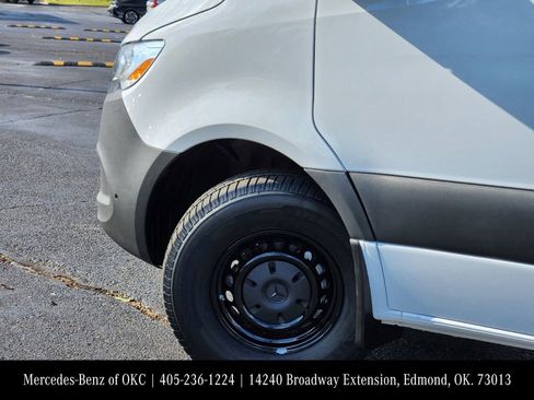 Used 2025 Mercedes-Benz Sprinter 2500 image 5