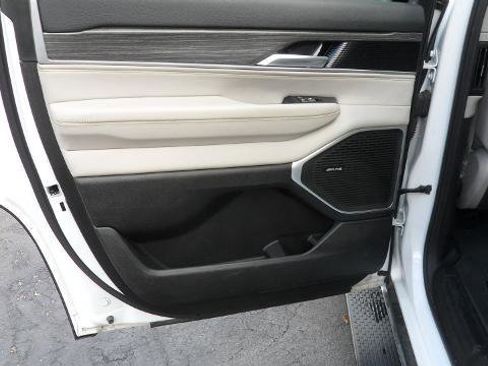 Used 2024 Jeep Wagoneer Series II w/ Flexible Seating Group AWD/4WD image 26