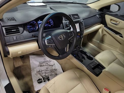 Used 2017 Toyota Camry XLE FWD image 16