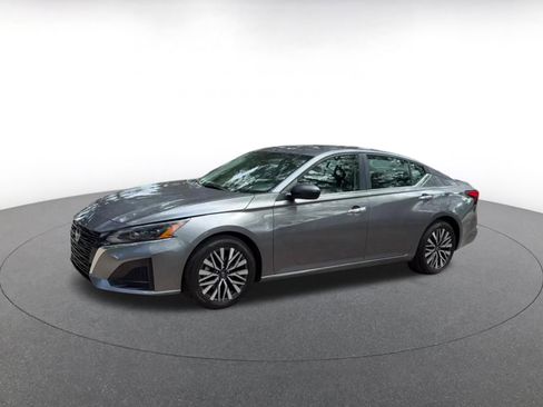 Used 2024 Nissan Altima 2.5 SV FWD image 8