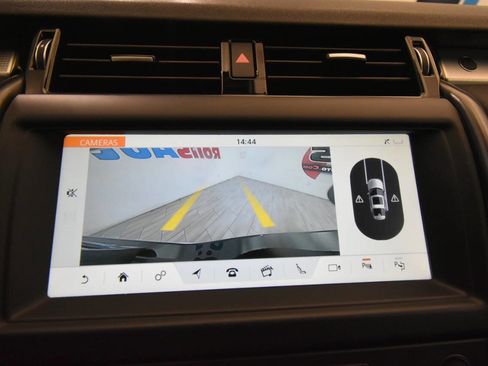 Used 2020 Land Rover Discovery Landmark AWD/4WD image 28