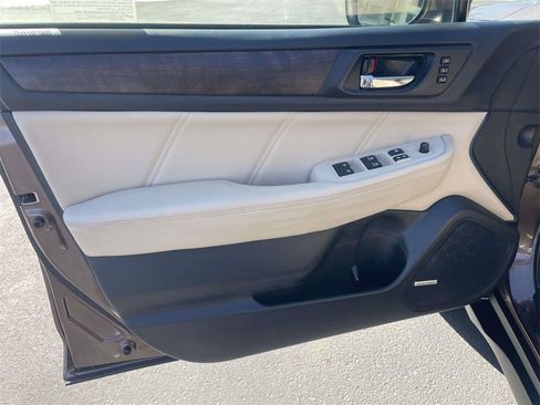 Used 2019 Subaru Outback 2.5i Limited w/ Popular Package #2 image 19