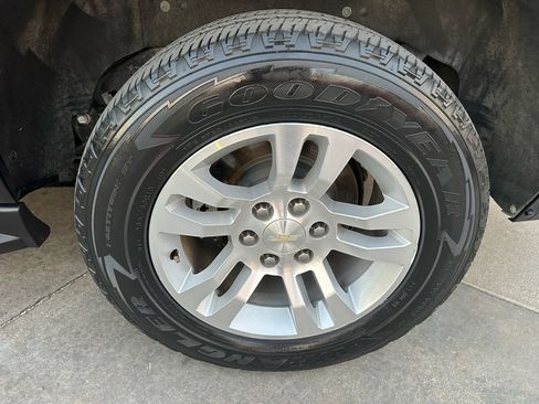 Used 2019 Chevrolet Suburban LT image 63