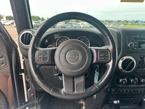 Used 2016 Jeep Wrangler Unlimited Sahara w/ Dual Top Group AWD/4WD image 19