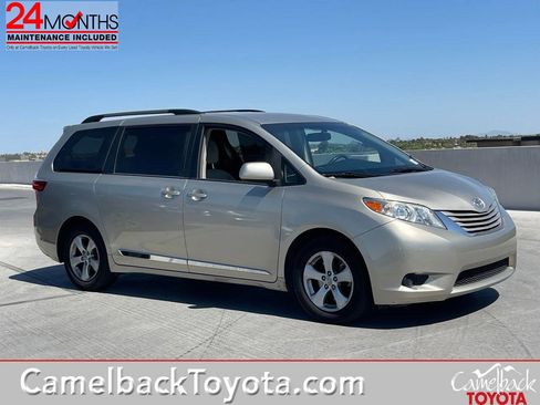 Used 2017 Toyota Sienna LE FWD image 1