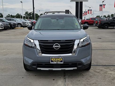 Used 2023 Nissan Pathfinder SL w/ SL Premium Package FWD image 2