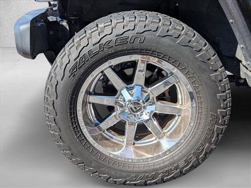 Used 2018 Jeep Wrangler Unlimited Sahara AWD/4WD image 18