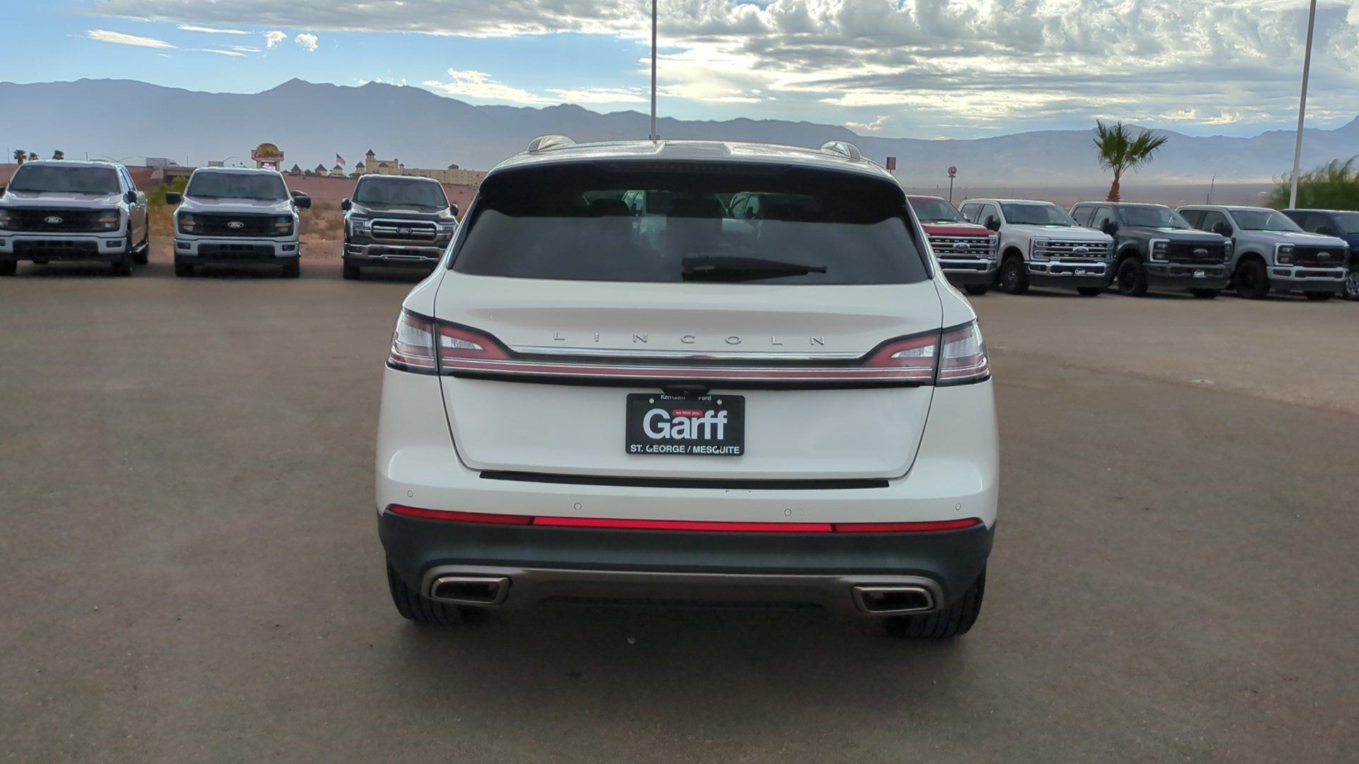 Used 2023 Lincoln Nautilus FWD w/ Premium Package image 4