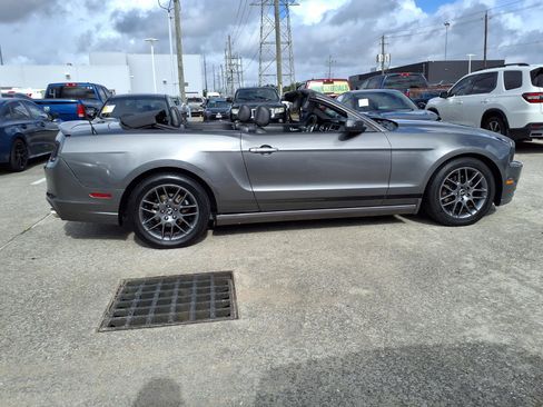 Used 2013 Ford Mustang Premium RWD image 26