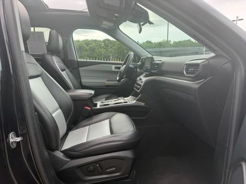 Used 2023 Ford Explorer XLT w/ Equipment Group 202A AWD/4WD image 9