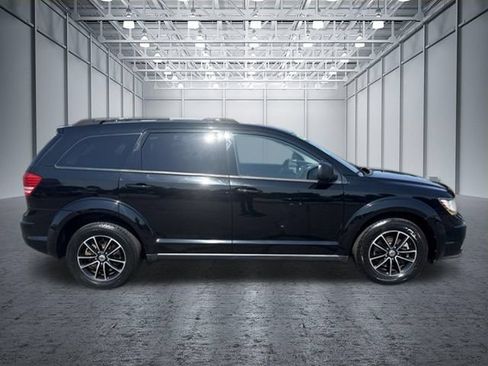 Used 2018 Dodge Journey SE w/ Connectivity Group FWD image 6
