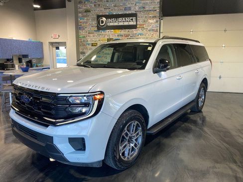 Used 2025 Ford Expedition Max Active AWD/4WD image 3