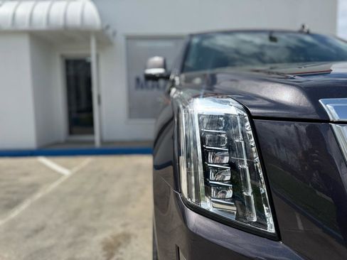 Used 2016 Cadillac Escalade ESV Luxury image 9