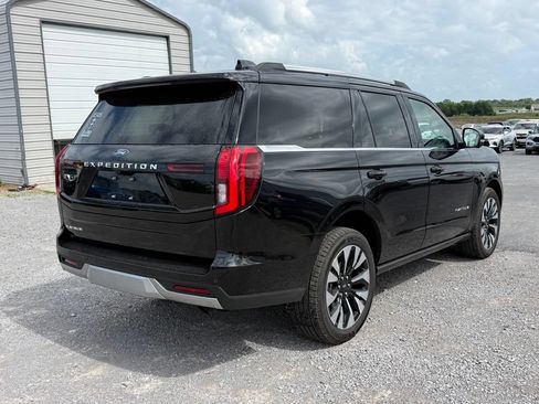 Used 2026 Ford Expedition Platinum w/ Driver's Package AWD/4WD image 18