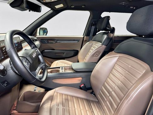 Used 2024 Kia EV9 Land image 18