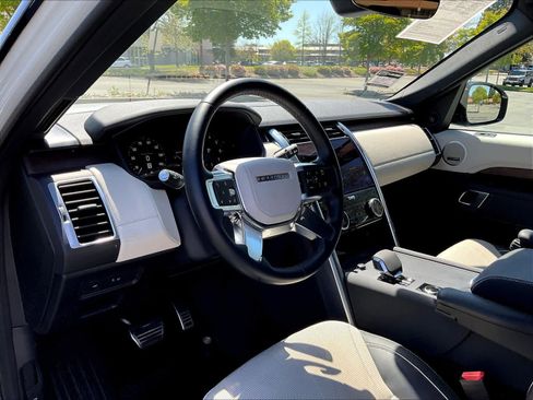 Used 2023 Land Rover Discovery HSE R-Dynamic image 16