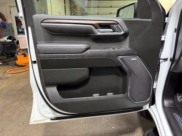 Used 2023 GMC Sierra 1500 SLT w/ SLT Convenience Package AWD/4WD image 14