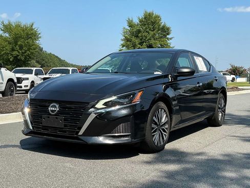 Used 2024 Nissan Altima 2.5 SV AWD/4WD image 9
