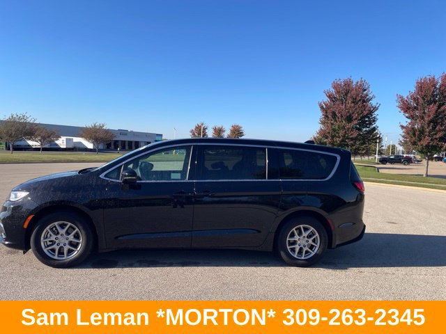 Used 2026 Chrysler Pacifica Select FWD image 5