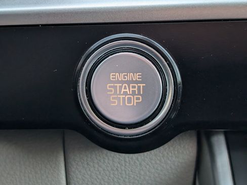 Used 2023 Kia Carnival LX image 26